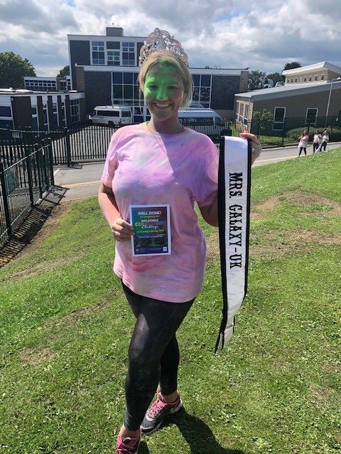 Mrs Galaxy UK, Kayleigh Atkinson, completed a colour run in aid of St Teresa's Hospice! - Pageant Girl